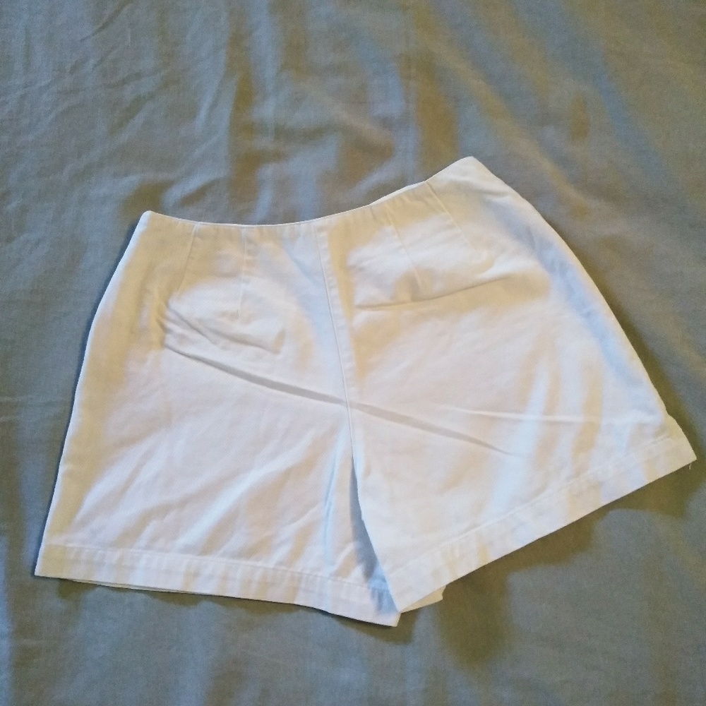 🌺LIZSPORT WHITE SHORTS - Picture 2 of 6